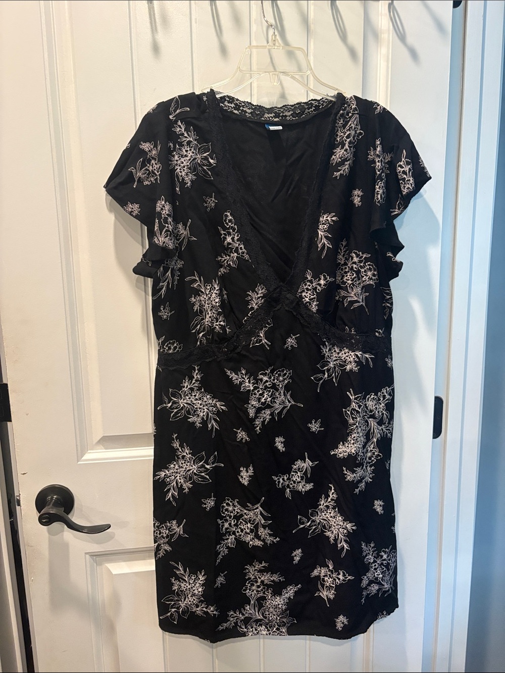Black Floral V-Neck Women’s old navy Dress XL